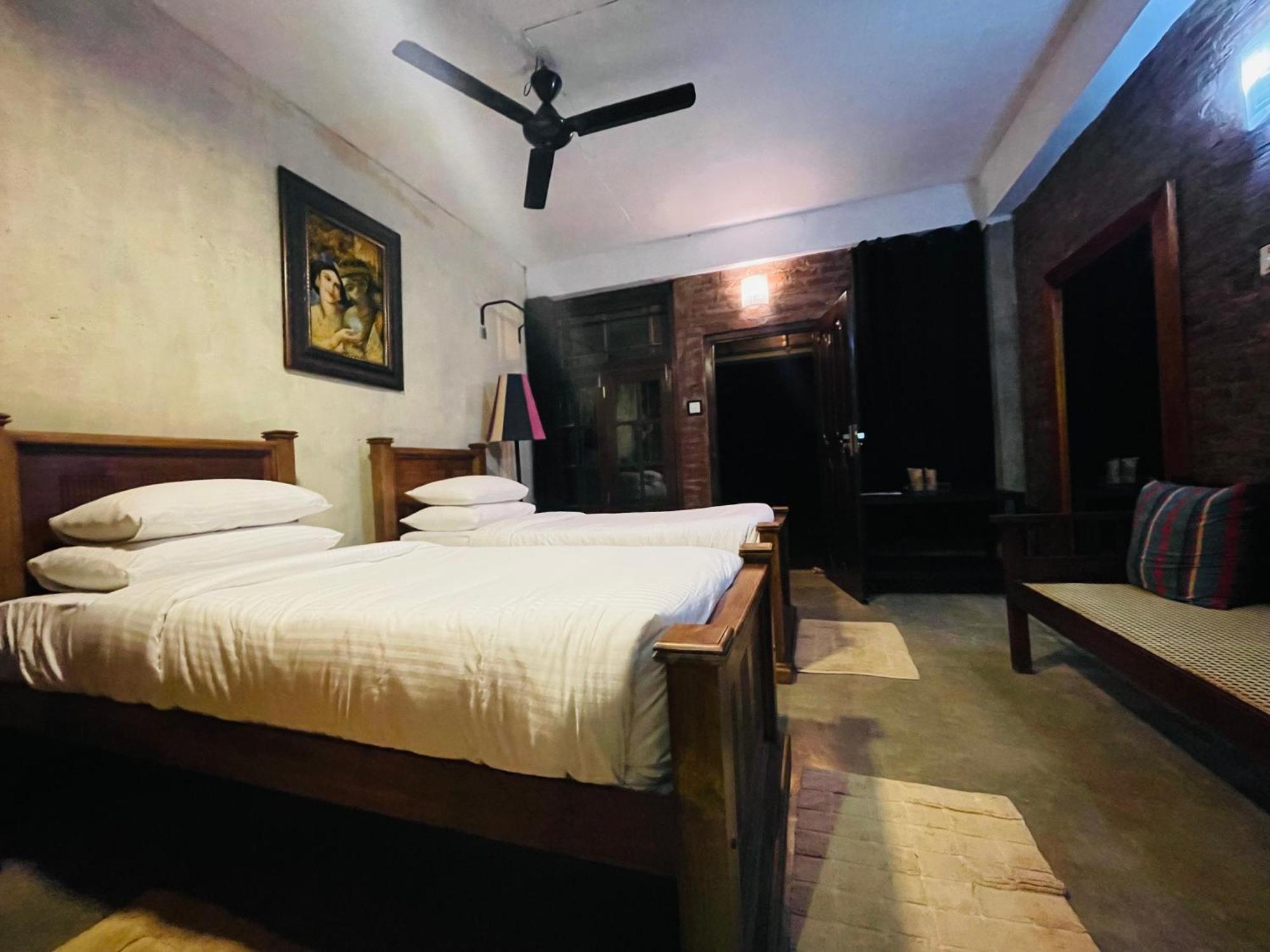 Aayu Hanthana Boutique Канди