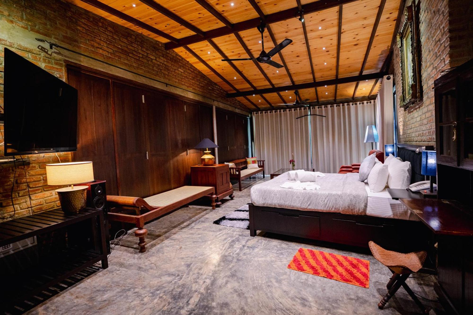 Aayu Hanthana Boutique Kandy